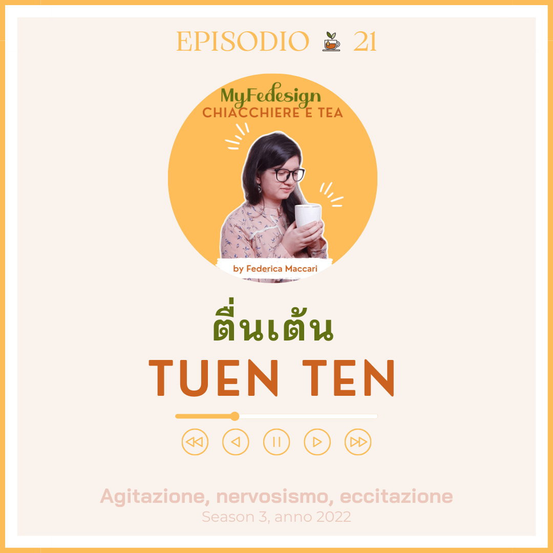 ragazza con tazza di tè in mano e titolo del podcast