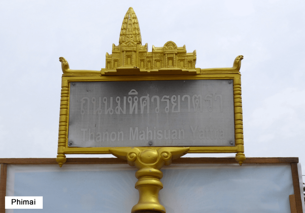 Cartello di una via della città di Phimai
