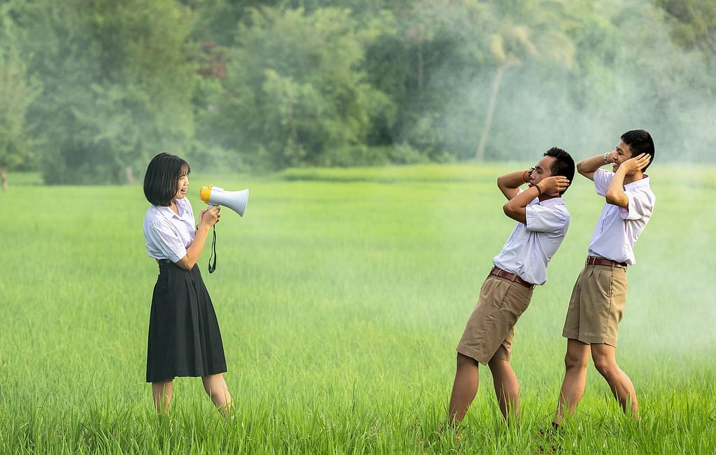 Studenti thailandesi nei campi
