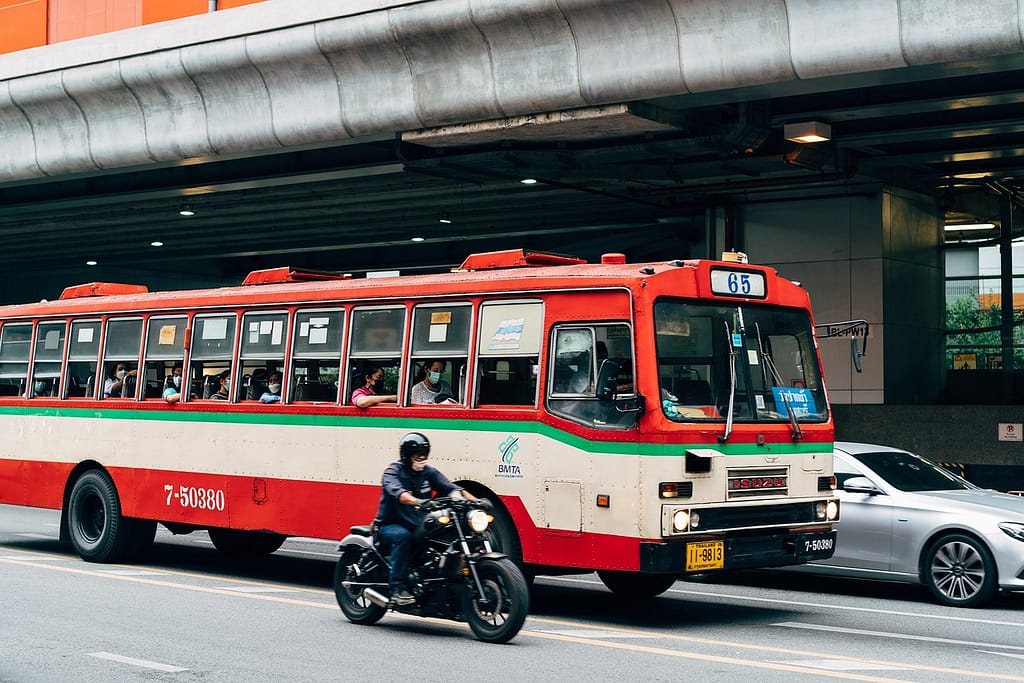 autobus thailandese per le strade di Bangkok