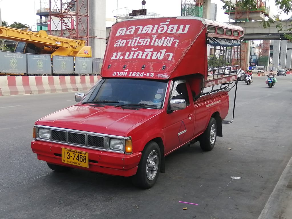Songthaew_in_Bangkok
