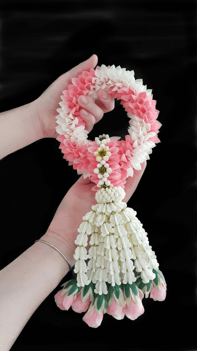 Dettaglio di una ghirlanda di fiori thailandese