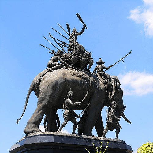 Statua del re Naresuan a Phitsanulok
