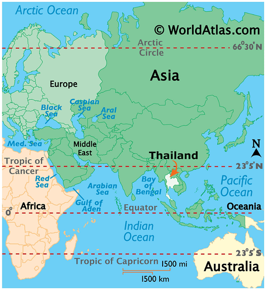 cartina del mondo con evidenziati l'equatore e i due tropici per visualizzare l'esatta posizione della Thailandia rispetto al resto degli altri stati del mondo