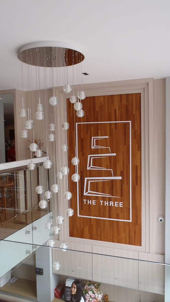 Hotel The Three – Reception wall