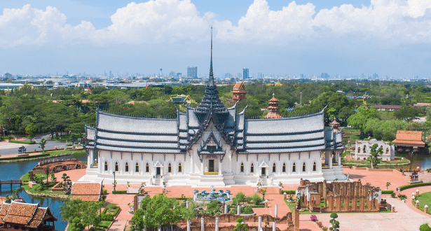 vista dall'alto del Sanphet Maha Prasat Throne Hall a Ayutthaya