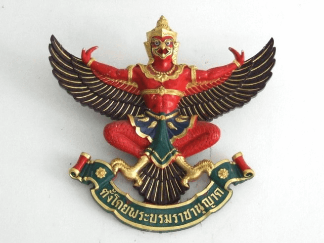 Primo piano di una statua di Garuda, simbolo ufficiale dello stato thailandese