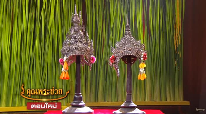 Immagine del copricapo thailandese Mongkut usato negli spettacoli teatrali thailandesi Likay dal programma televisivo thailandese Kun Pra Chuay