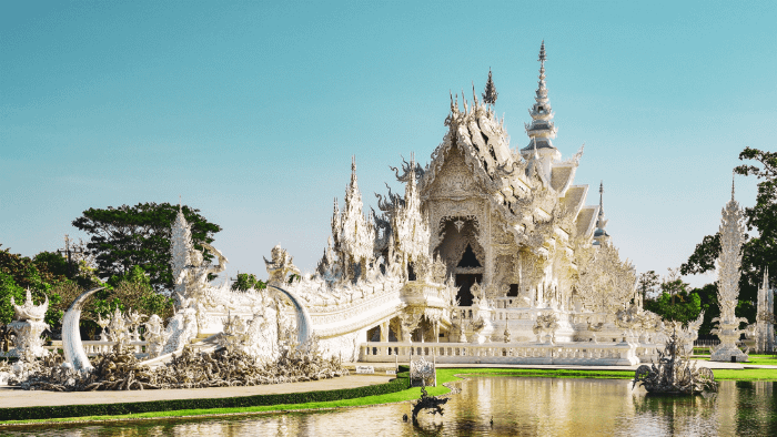 Esterno del tempio bianco di Chiang Rai