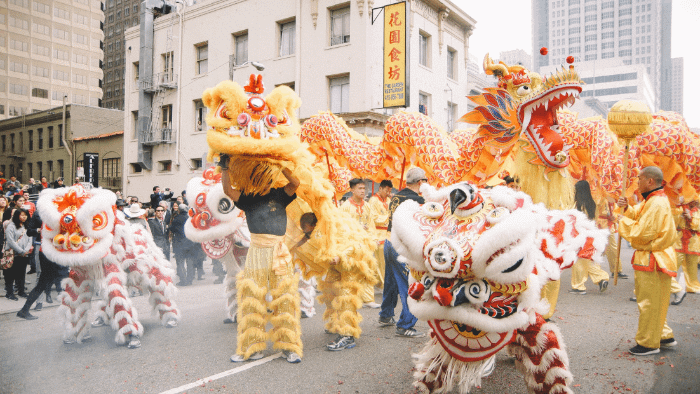 costumi di dragoni cinesi tipici del capodanno cinese