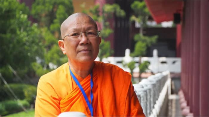 primo piano di Dhammananda Bhikkhuni, la prima donna monaco della storia thailandese