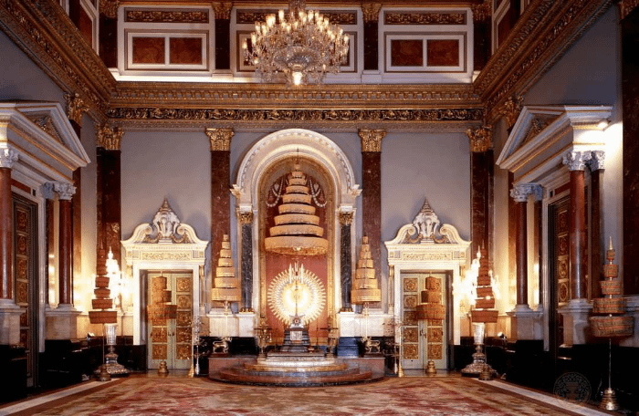 Foto dell’ispirazione thailandese della sala del trono del Palazzo Reale di Bangkok | Chakri maha prasat throne hall (Foto da Pinterest)