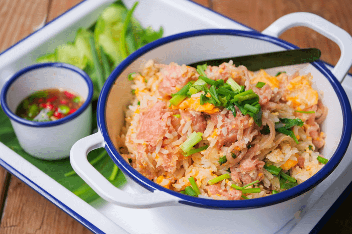 piatto di Kao Pad Naem