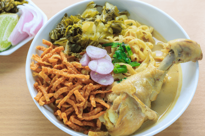 zuppa thailandese Kao Soi Kai Thai Noodle