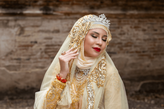 donna musulmana thailandese con l'abito tradizionale per il matrimonio