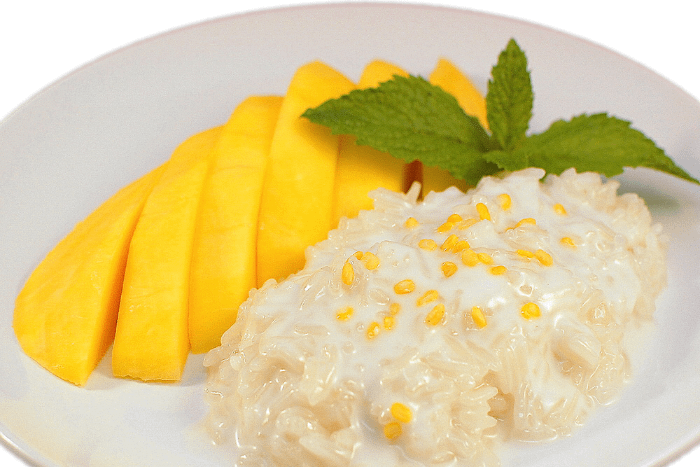riso glutinoso con mango impiattato