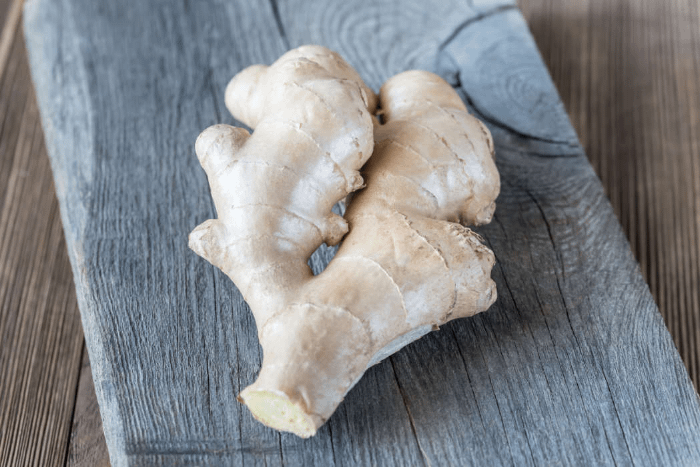 foto di un ginger fresco intero