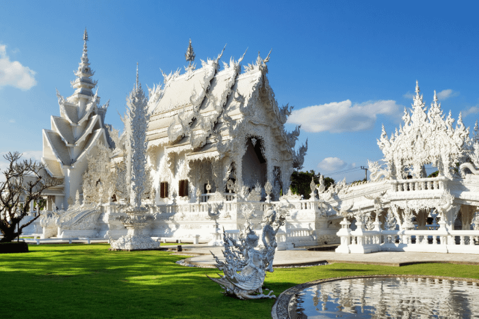 Esterno del tempio bianco di Chiang Rai