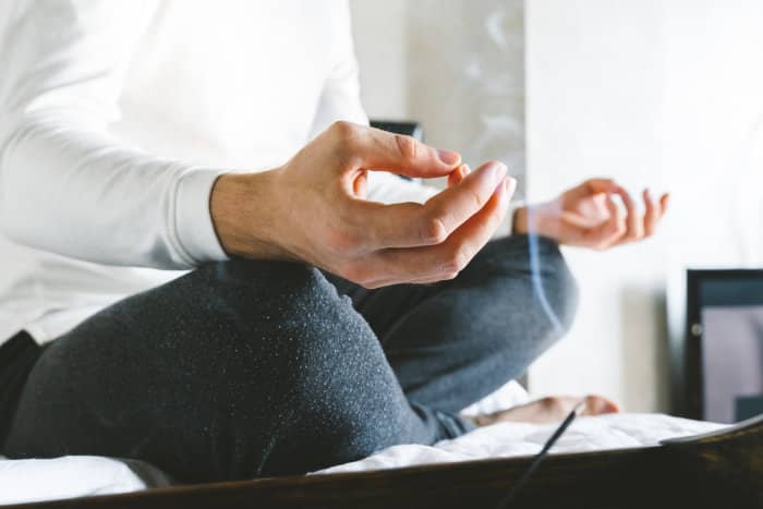 Osservare il respiro durante la meditazione buddista dell'Anapanasati
