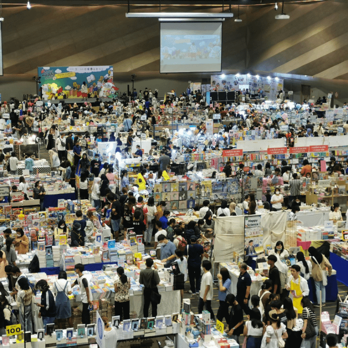 foto dall'alto della fiera del libro della città di Hatyai organizzata nel centro commerciale Central Festival
