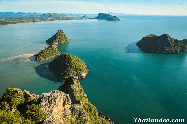 isolette visibili dal monte Khao Lom Muak della provincia Prachuap Khiri Khan