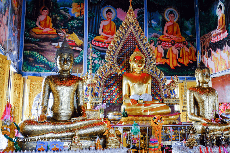 Statua di Buddha all'interno del tempio Wat Hong Phutthaisong